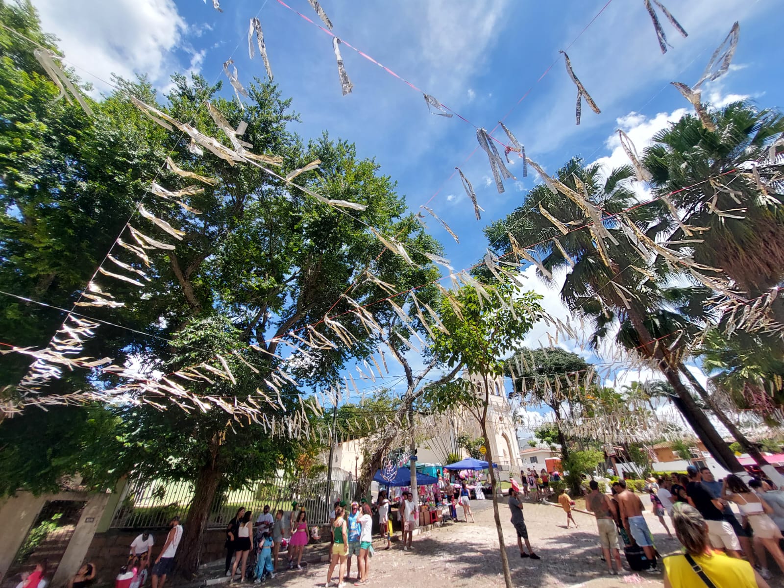 Segunda de Carnaval é marcada por blocos com presença de famílias e marchinhas