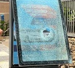 Homem é detido após jogar pedra na porta do Poupatempo de Campinas