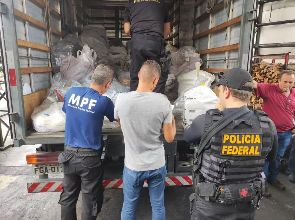 PF incinera mais de 700 kg de drogas e outras substâncias ilícitas