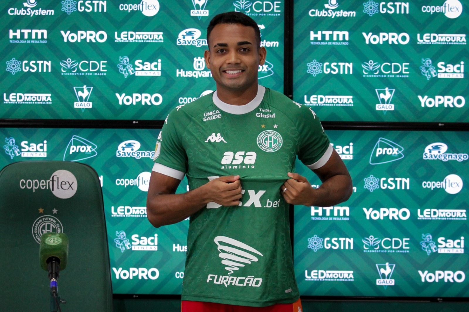 Airton é apresentado no Guarani e fala em conquistar o acesso