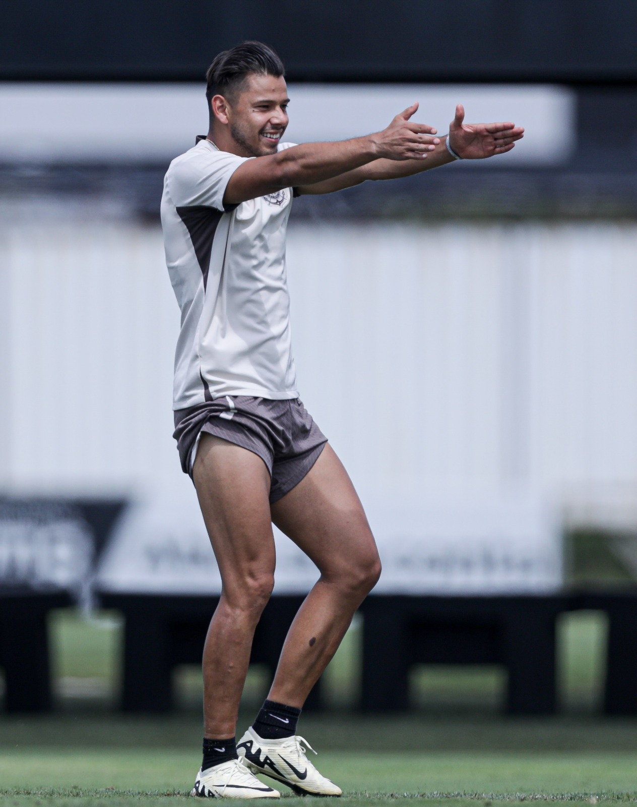 Atacante Romero se firma como o artilheiro do Corinthians com António Oliveira