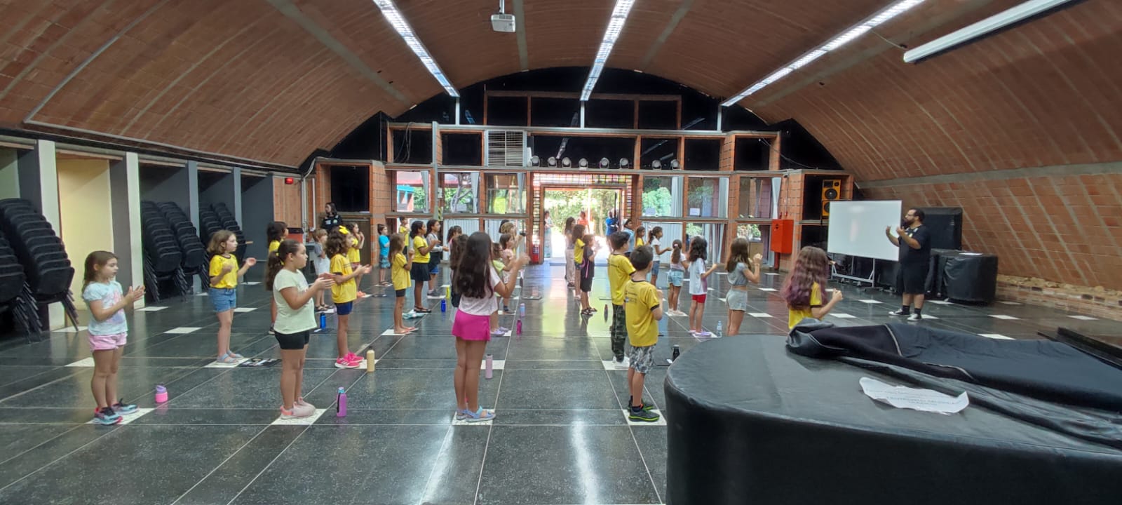 Canarinhas da Terra está com vagas abertas para aulas gratuitas de coral para crianças e jovens