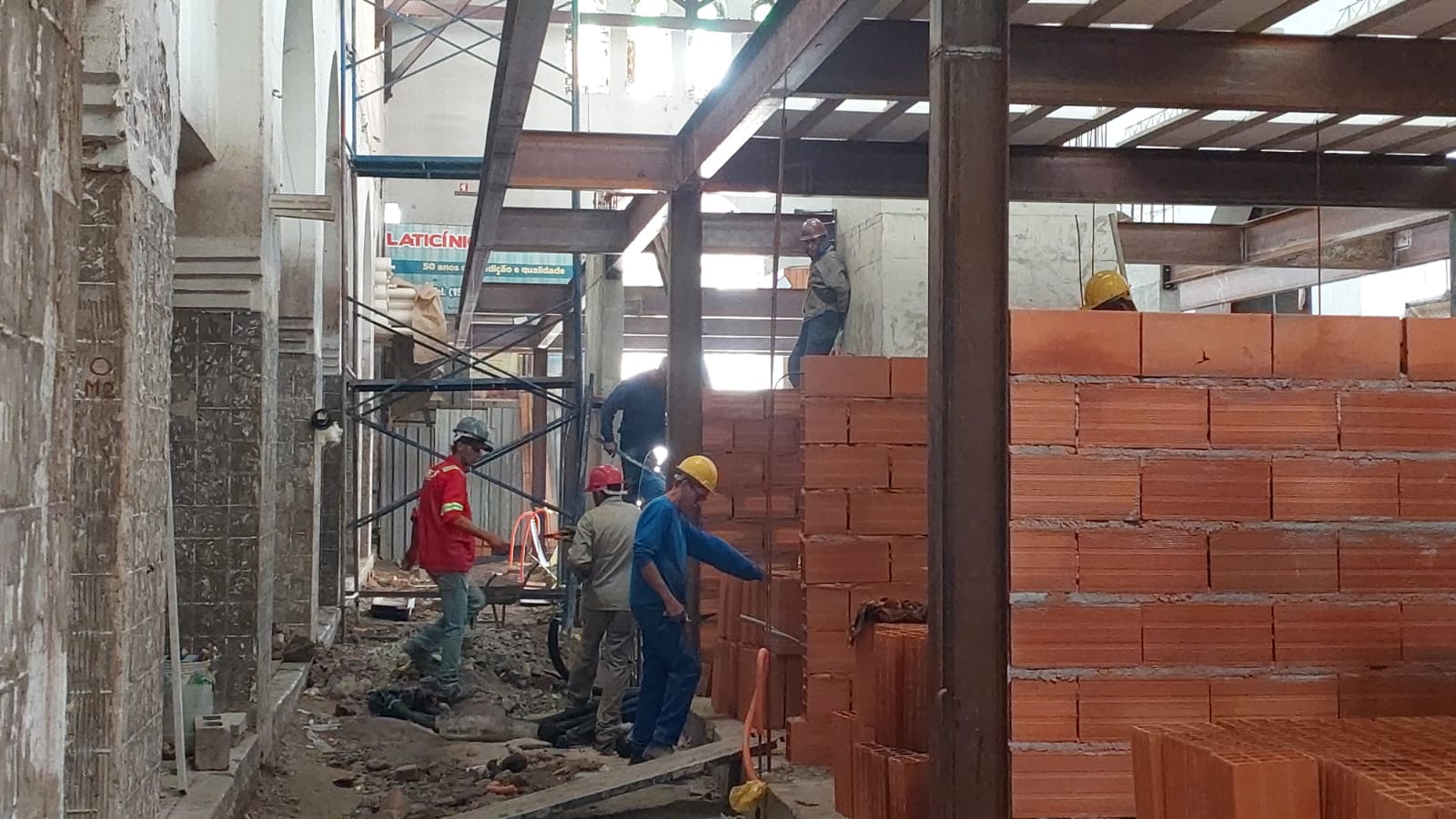 Com 60% da reforma concluída, Mercado Municipal será entregue no 2° semestre