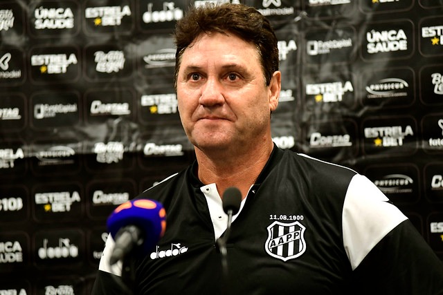 Eliminação traumática faz técnico João Brigatti refletir com relação à postura da Ponte nos últimos jogos