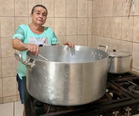 Especial Mulheres: A experiência da dona Benedita da Casa da Sopa; ouça