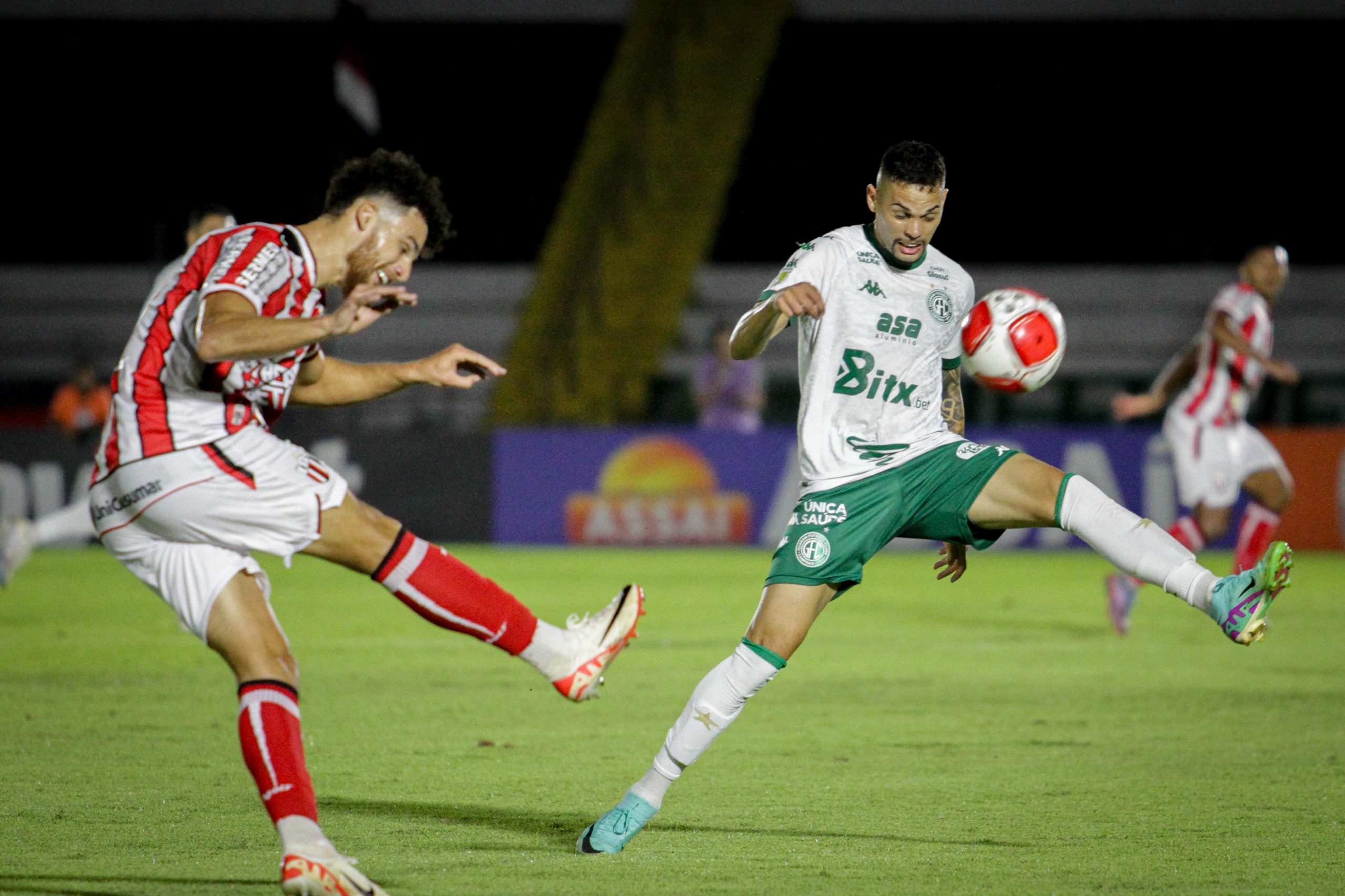 Guarani empata no fim e respira na luta pela permanência na Série A-1
