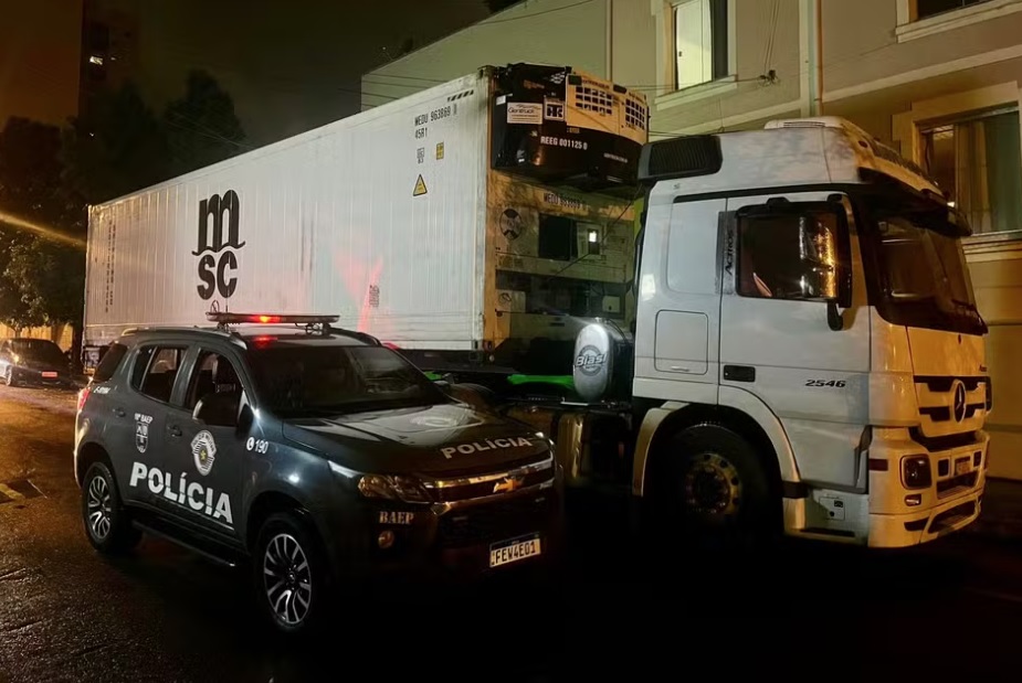 Homem é preso suspeito de participar de roubo a caminhão com carne