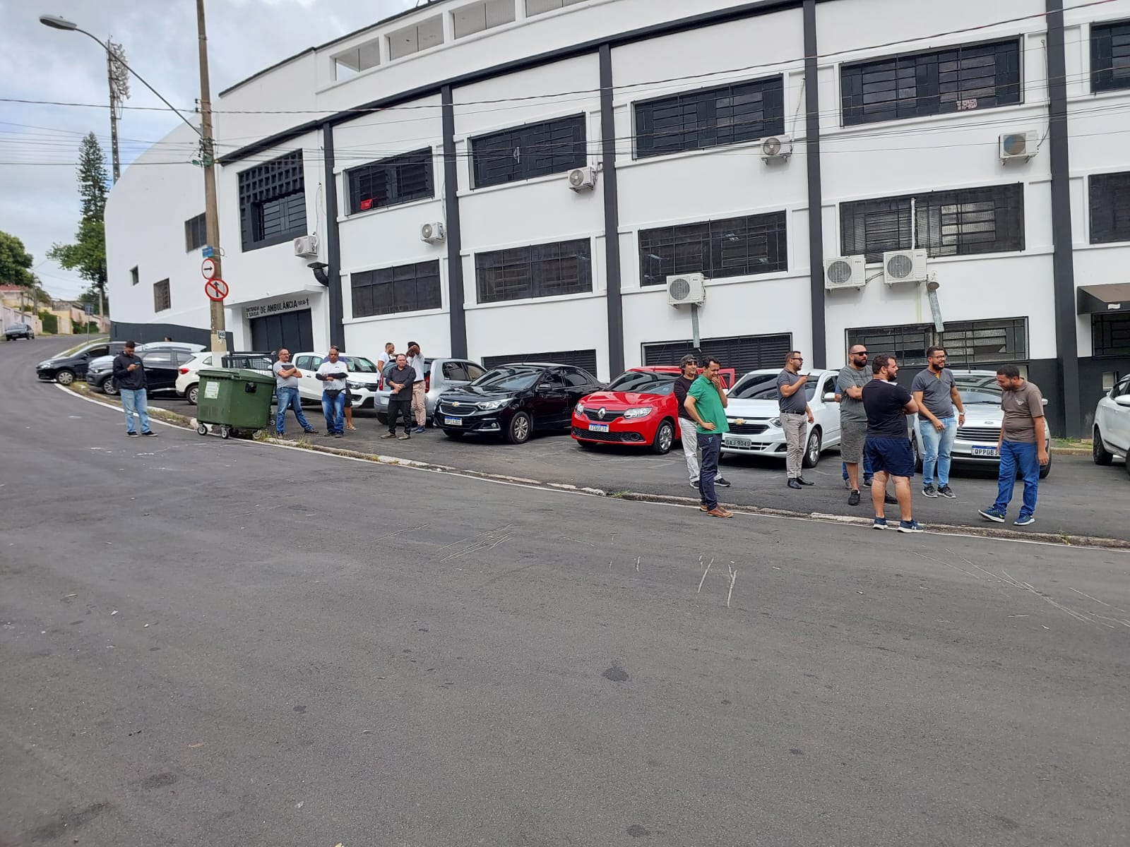 Motoristas de aplicativo protestam contra proposta que regulamenta categoria