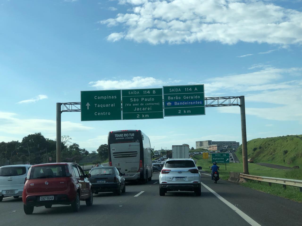 Motoristas reclamam de lentidão diária na Rodovia Campinas-Mogi