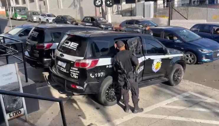 Polícia Civil faz operação contra quadrilha que faz golpes pela internet