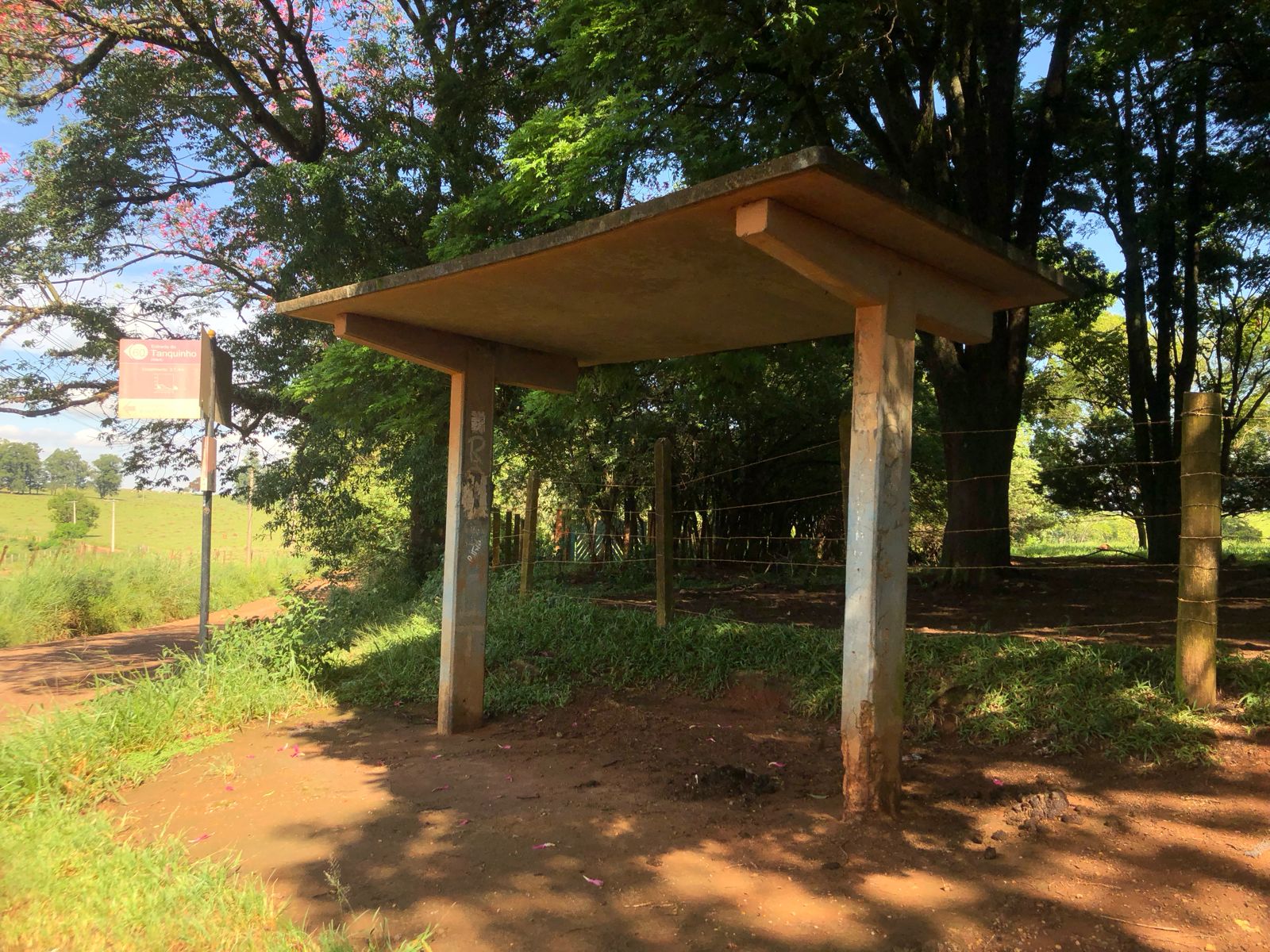 Ponto de ônibus é alvo de reclamação no bairro Chácara Gargantilha