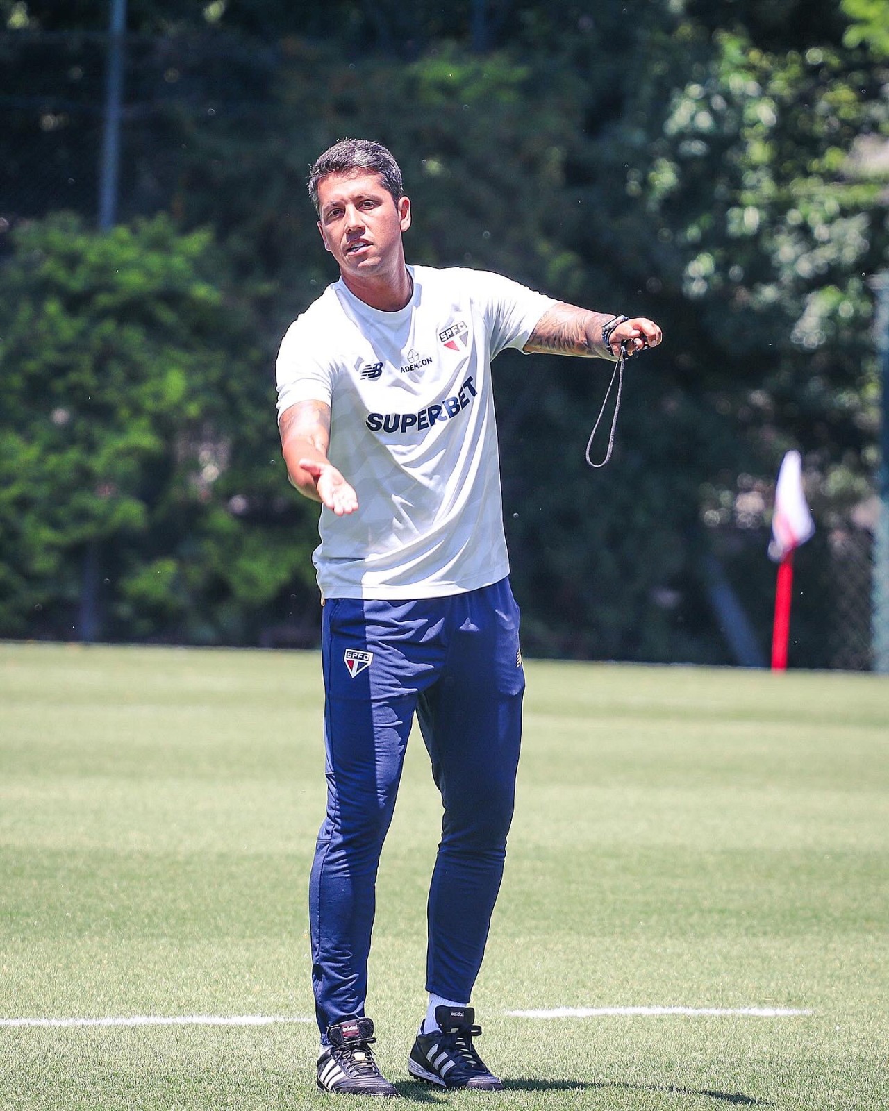 Técnico Thiago Carpini elogia atuação do São Paulo em empate no clássico