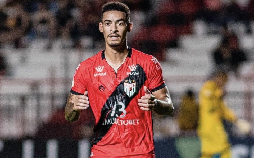 Após acerto com Luan Dias e Caio Dantas, Guarani encaminha contratação de lateral-esquerdo