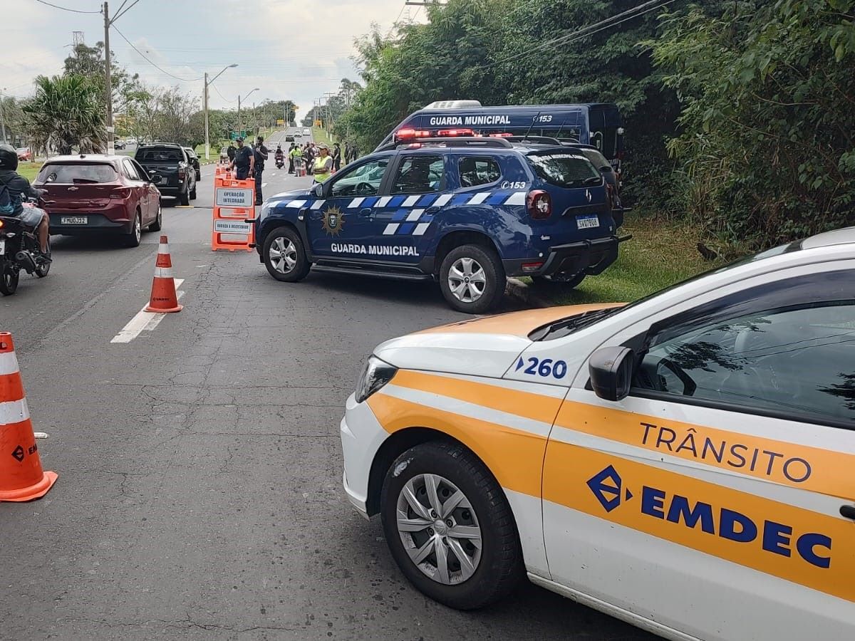 Licenciamento vencido e escapamento ruidoso lideram multas nas blitze