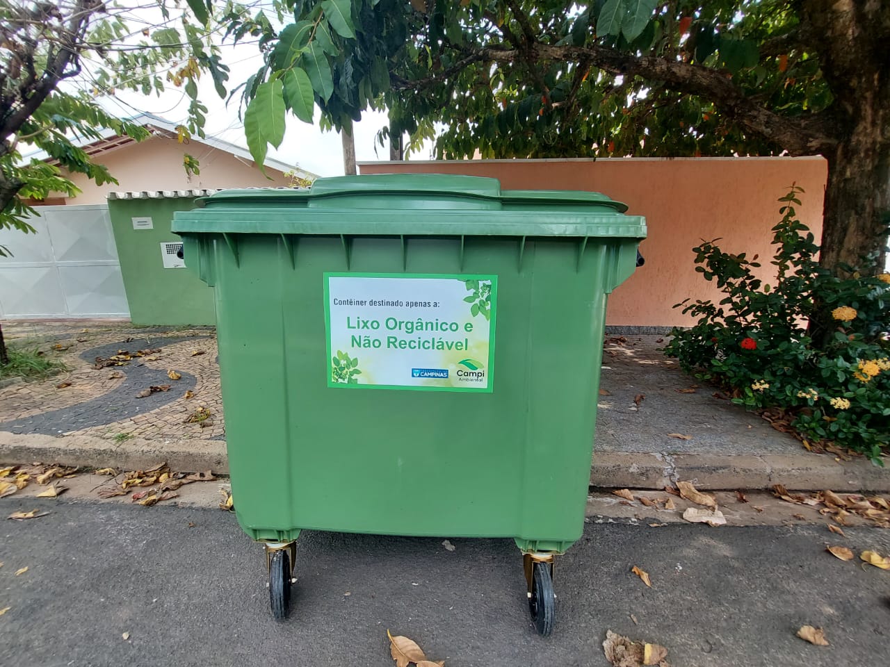 Botafogo, Chapadão e Bonfim recebem contêineres para coleta mecanizada do lixo