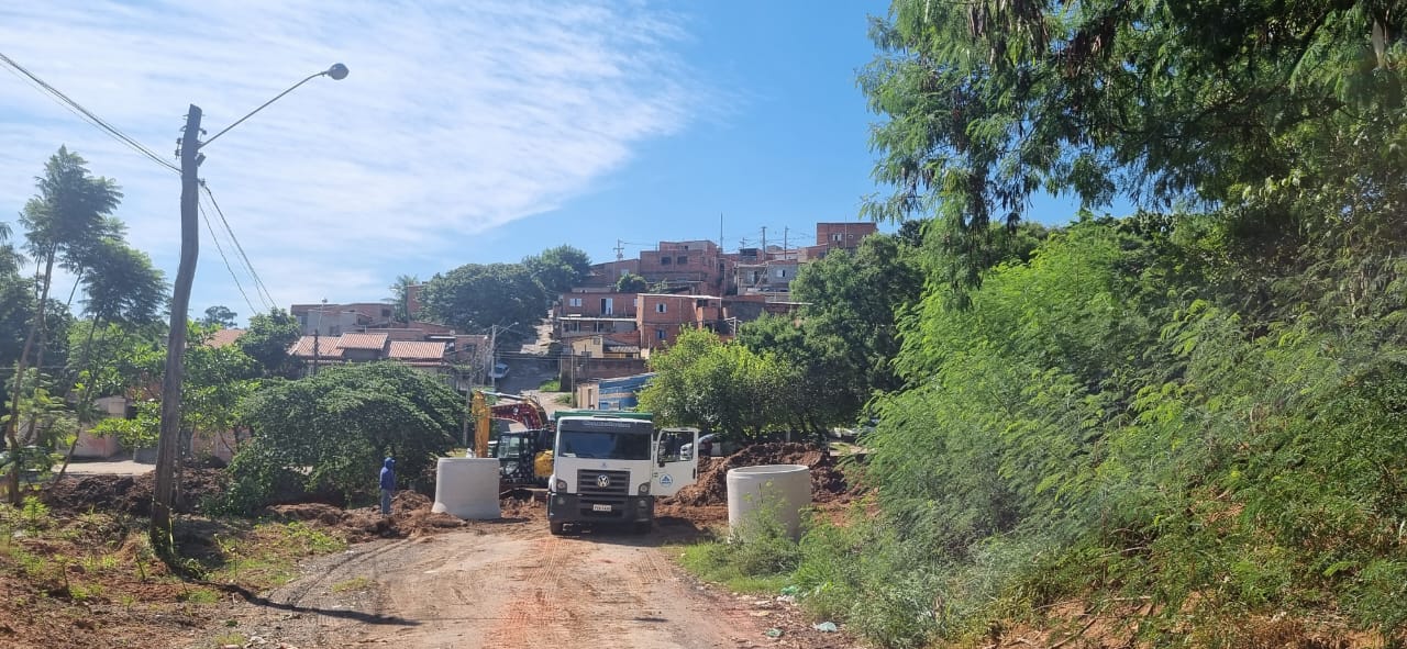 Começa reconstrução de ponte que desabou após chuva no Jd. Novo Campos Elíseos