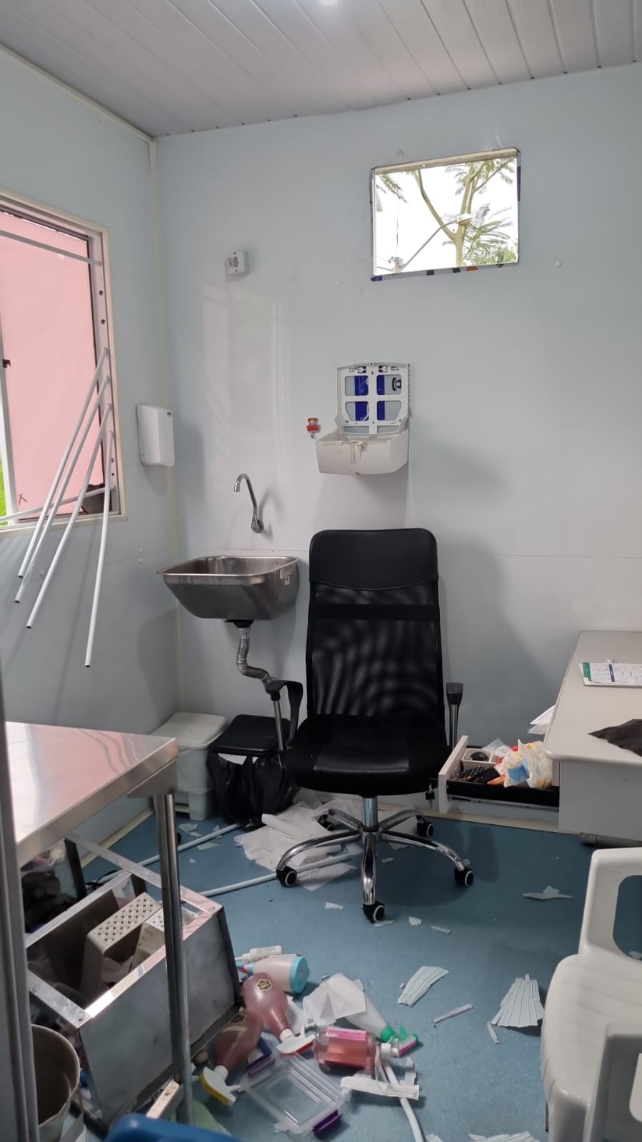 De novo: Clínica Veterinária Móvel do Pq. Dom Bosco é vandalizada