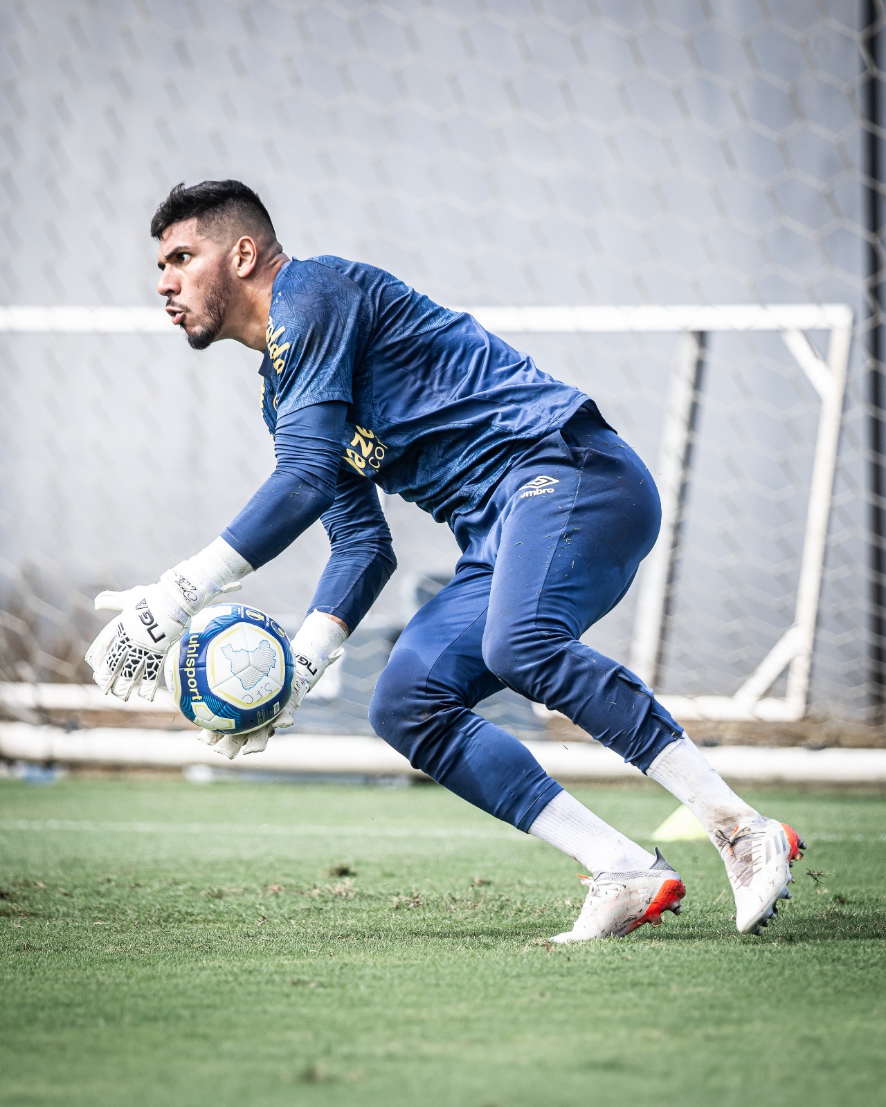 Diretoria banca permanência do goleiro João Paulo no Santos