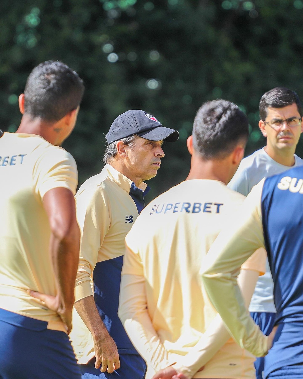 Diretoria do São Paulo deve confirmar Luís Zubeldía nas próximas horas