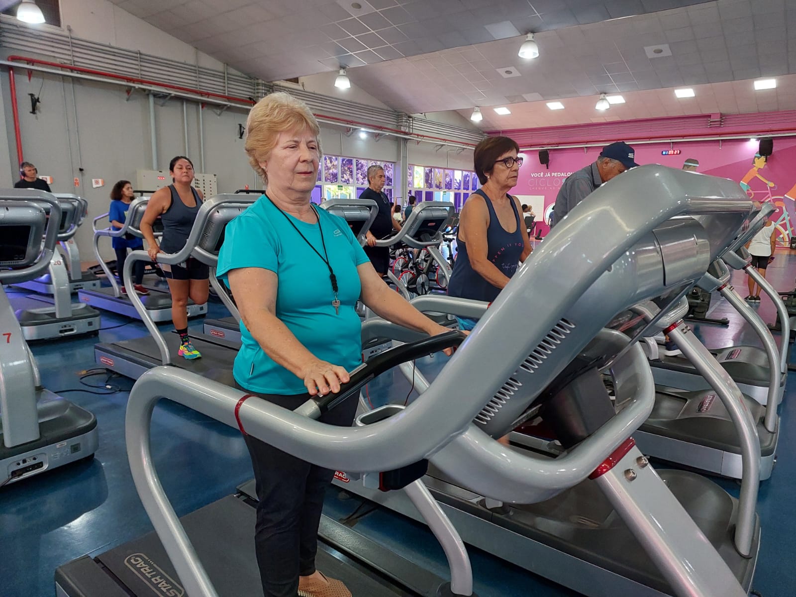 Escolas e academias registram aumento no número de idosos matriculados