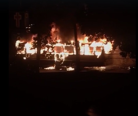 Ônibus é incendiado em Piracicaba; suspeita é de represália à morte de suspeito