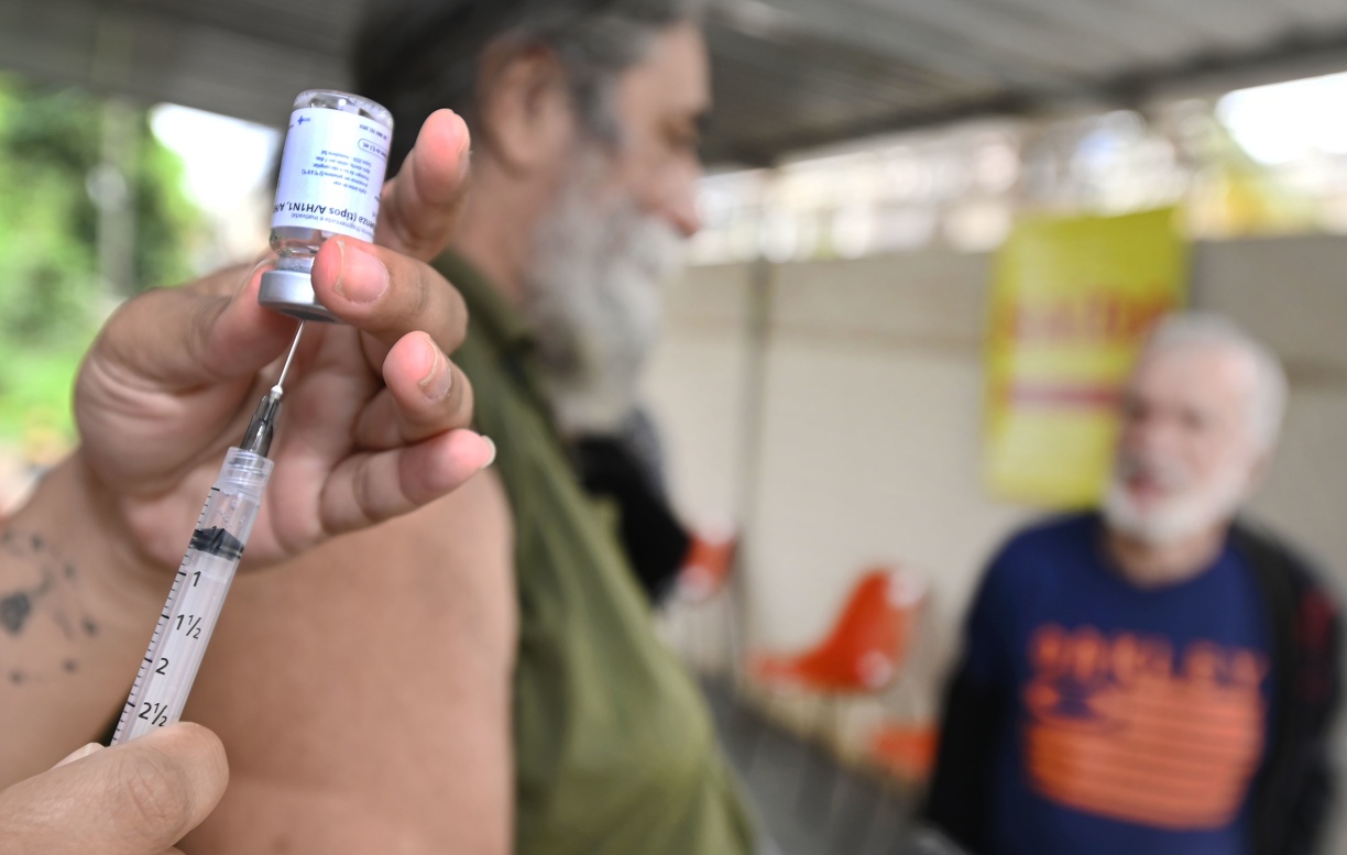 Mesmo com morte registrada, procura por vacina da gripe é baixa