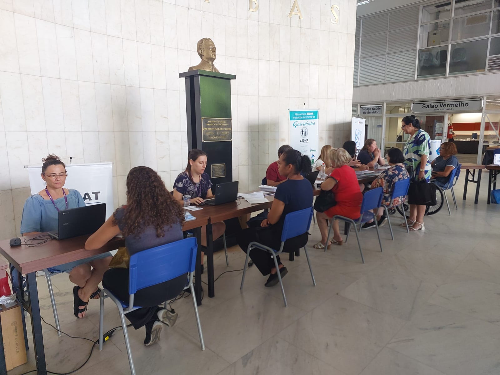 Mutirão que oferece serviços de graça continua nesta sexta