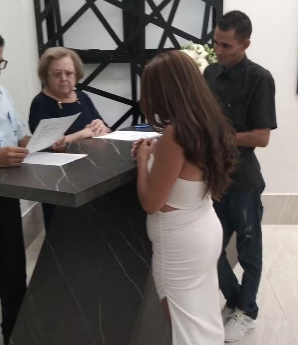 Noiva morre afogada em piscina durante casamento dela em Limeira 