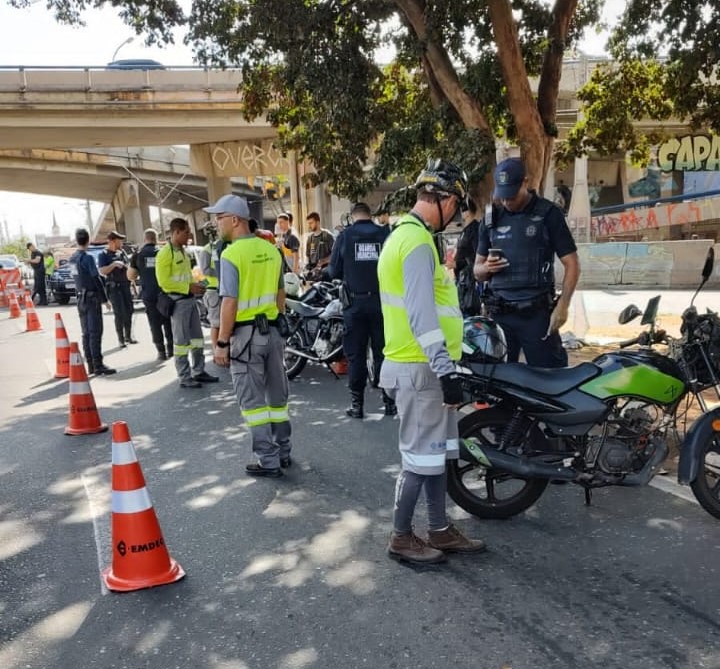 Operação da GM, no Centro, resulta na autuação de mais de 80 veículos