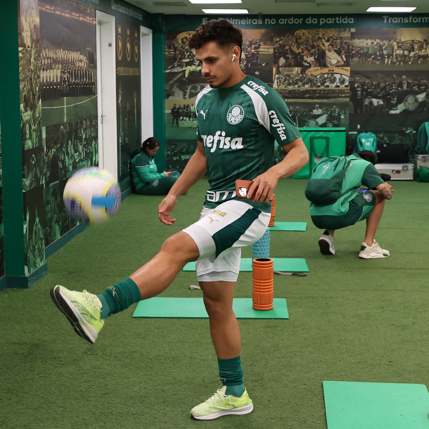 Raphael Veiga admite momento irregular no Palmeiras e faz desabafo