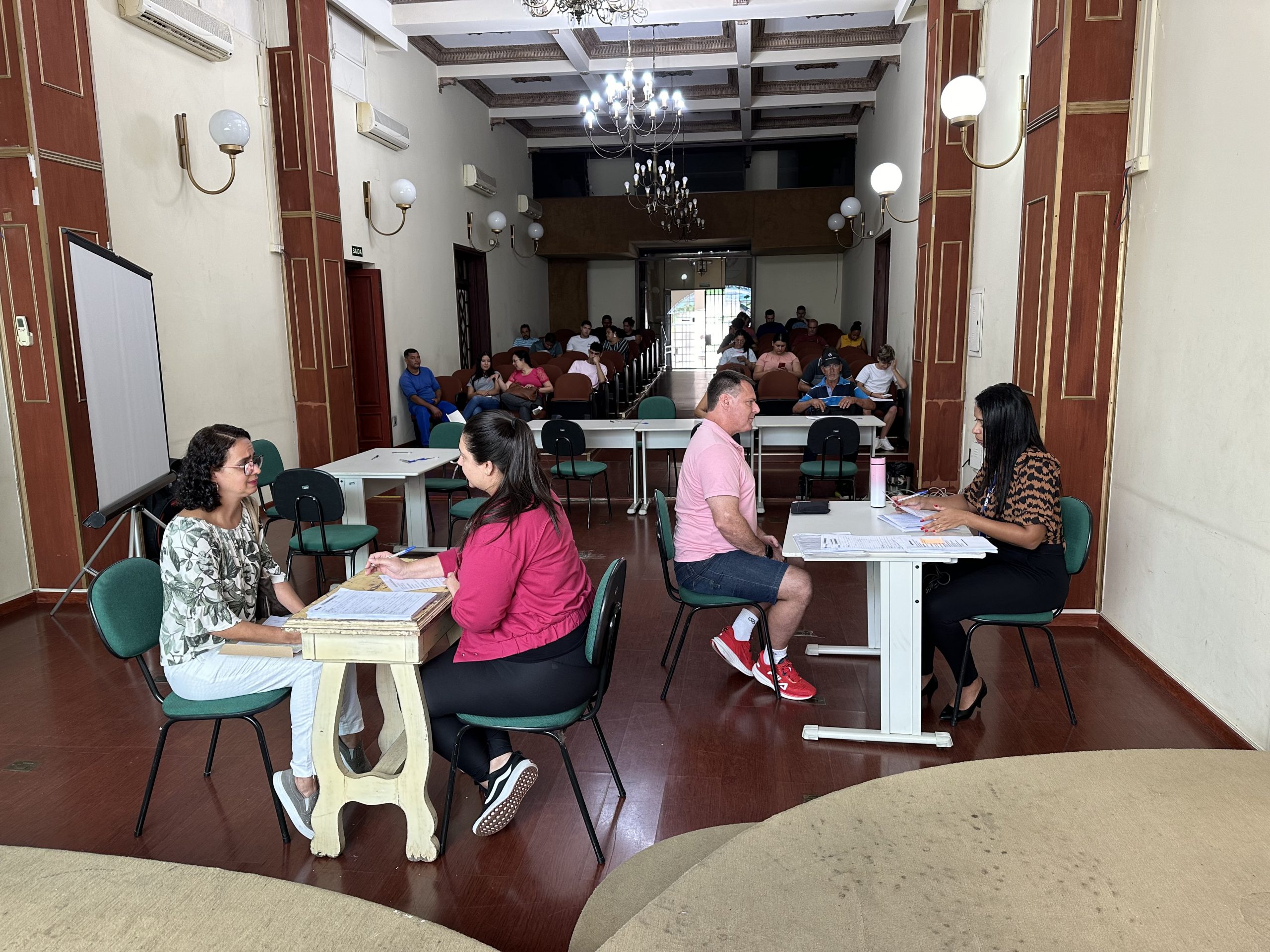 Rede de supermercados oferece 41 vagas de emprego em Valinhos 