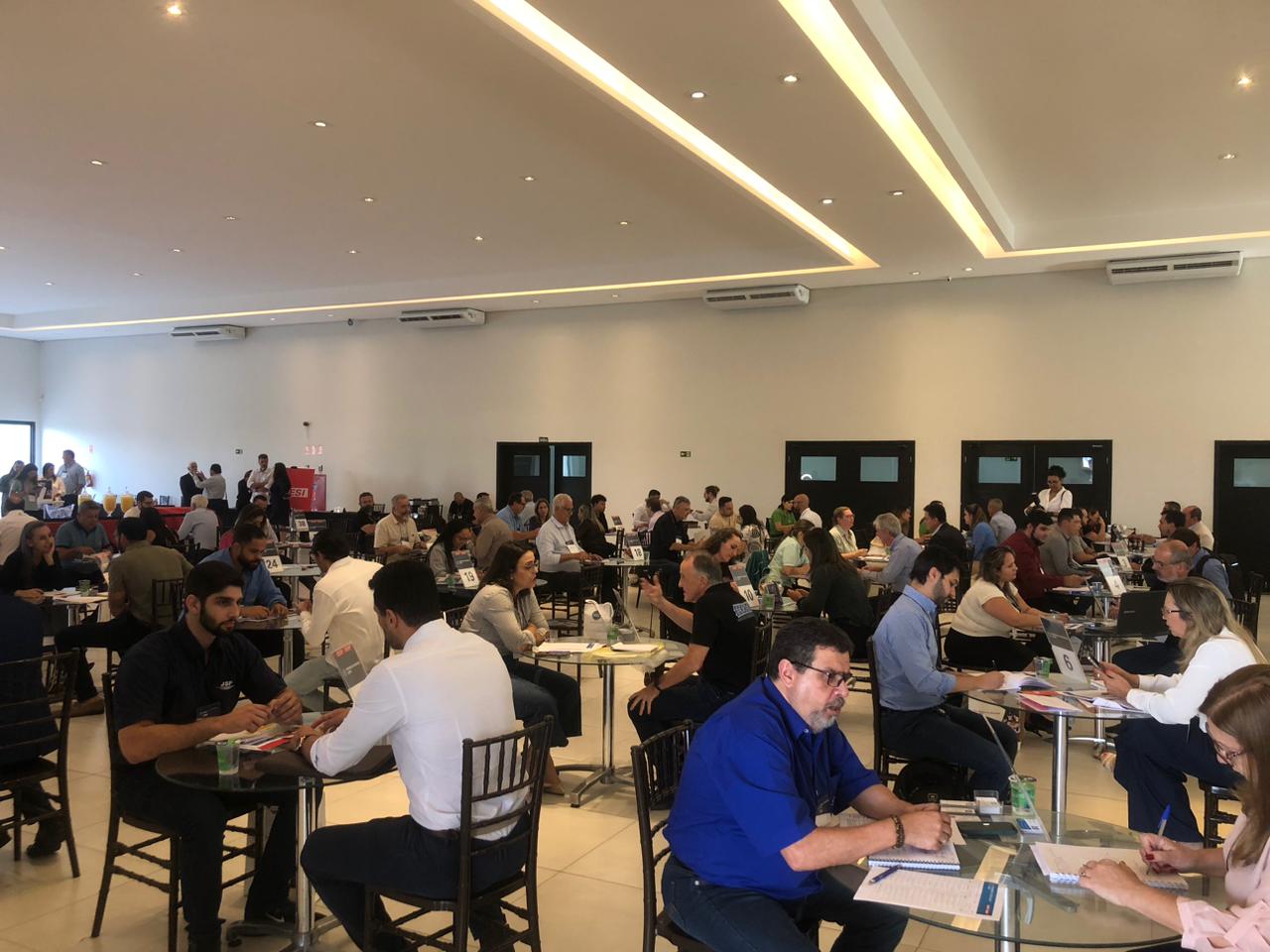 Rodada de Negócios faz networking entre grandes empresas e fornecedores