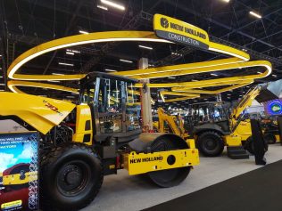 Setor de máquinas pesadas exibe novidades em feira e estima crescimento nas vendas