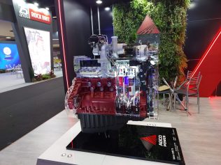 Setor de máquinas pesadas exibe novidades em feira e estima crescimento nas vendas