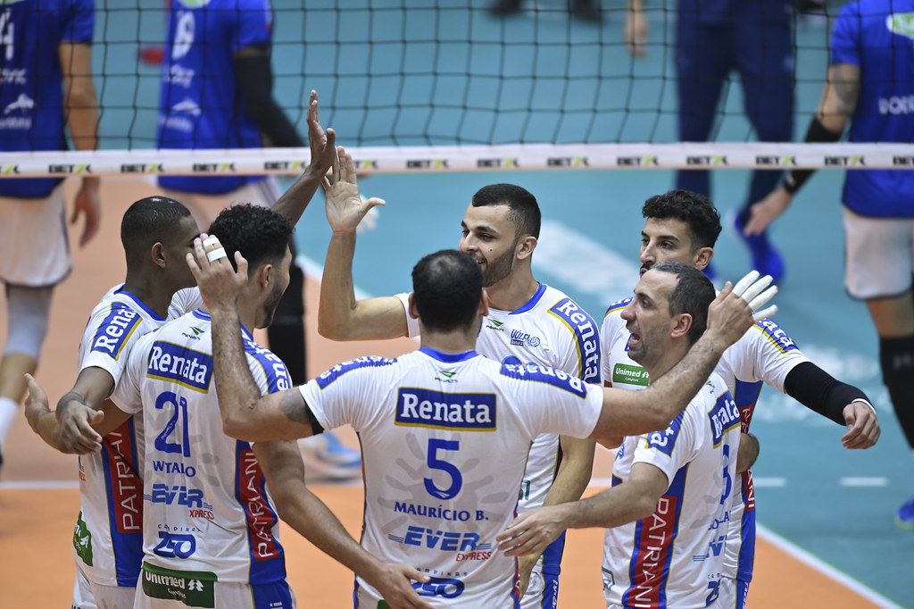Vôlei Renata vence Cruzeiro e sai na frente nos playoffs da Superliga