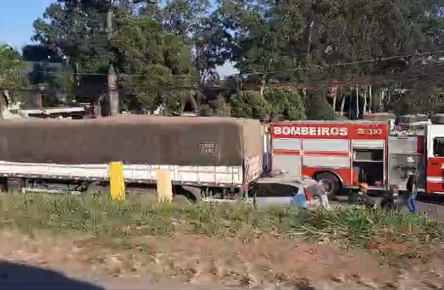 Homem morre e dois ficam feridos em acidente na marginal da Santos Dumont