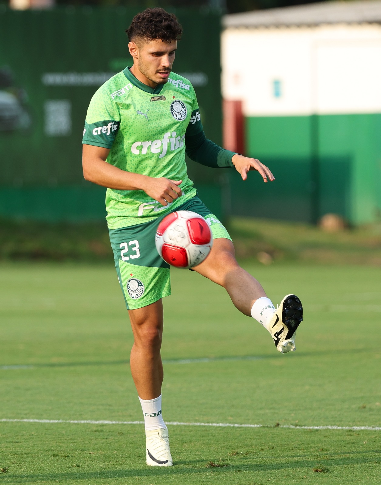 Com Raphael Veiga entre os titulares, Palmeiras busca encaminhar classificação na Liberta no Uruguai
