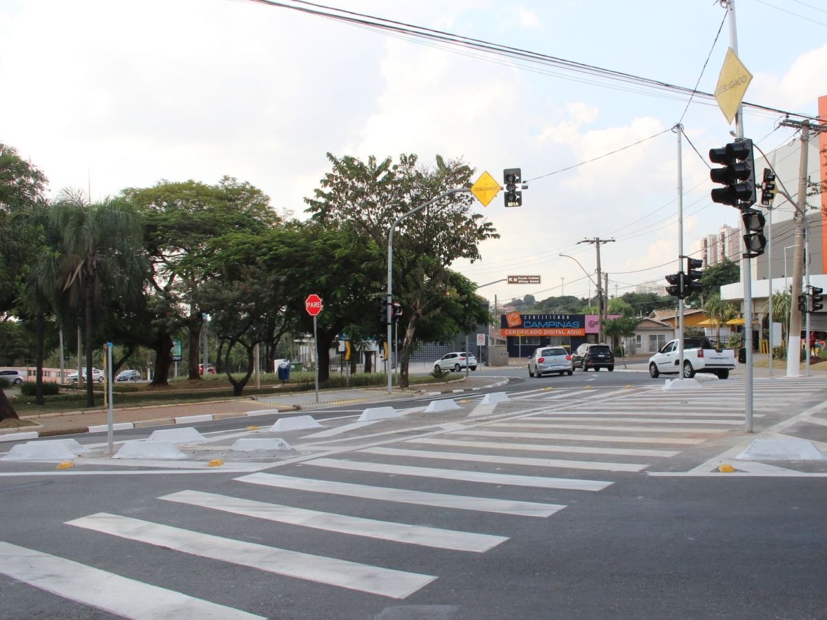 Cruzamento da Andrade Neves com Praça Tiro de Guerra recebe semáforos