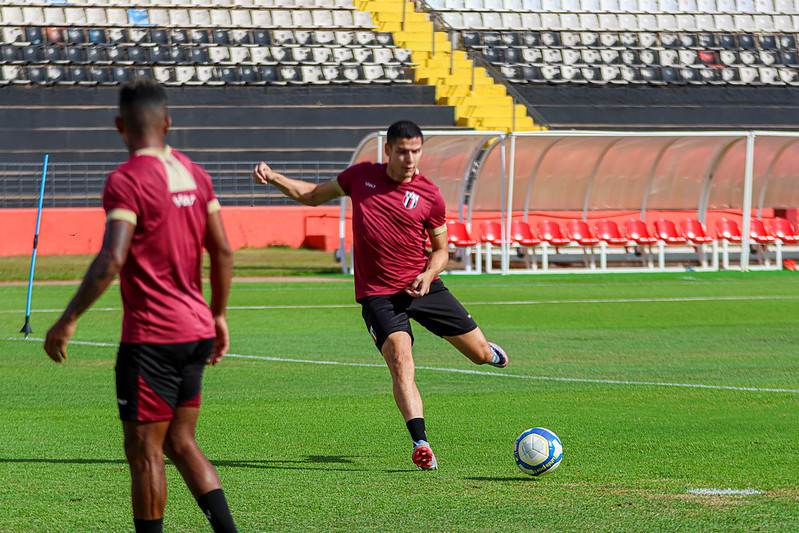 Desfalques atormentam técnico Paulo Gomes no Botafogo-SP para enfrentar o Guarani