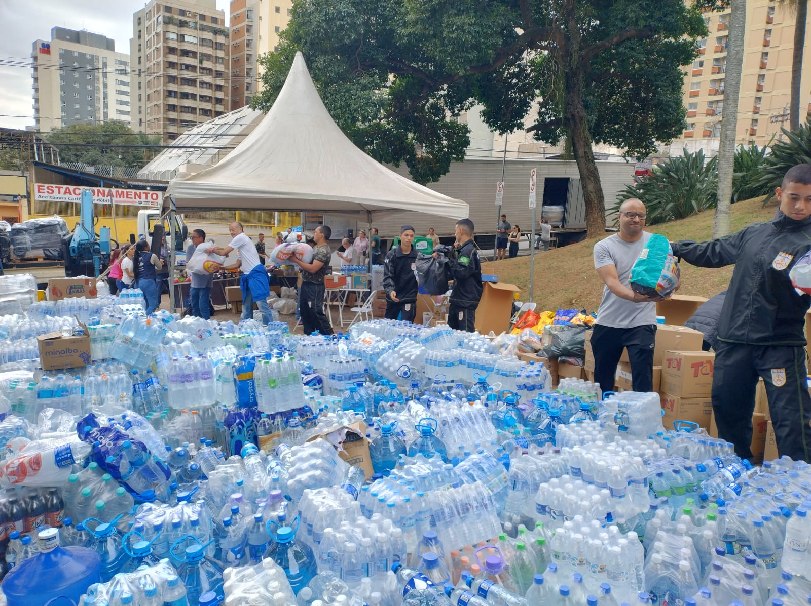 Dia D arrecadou mais de 50 toneladas para o RS e outras 6 em agasalhos