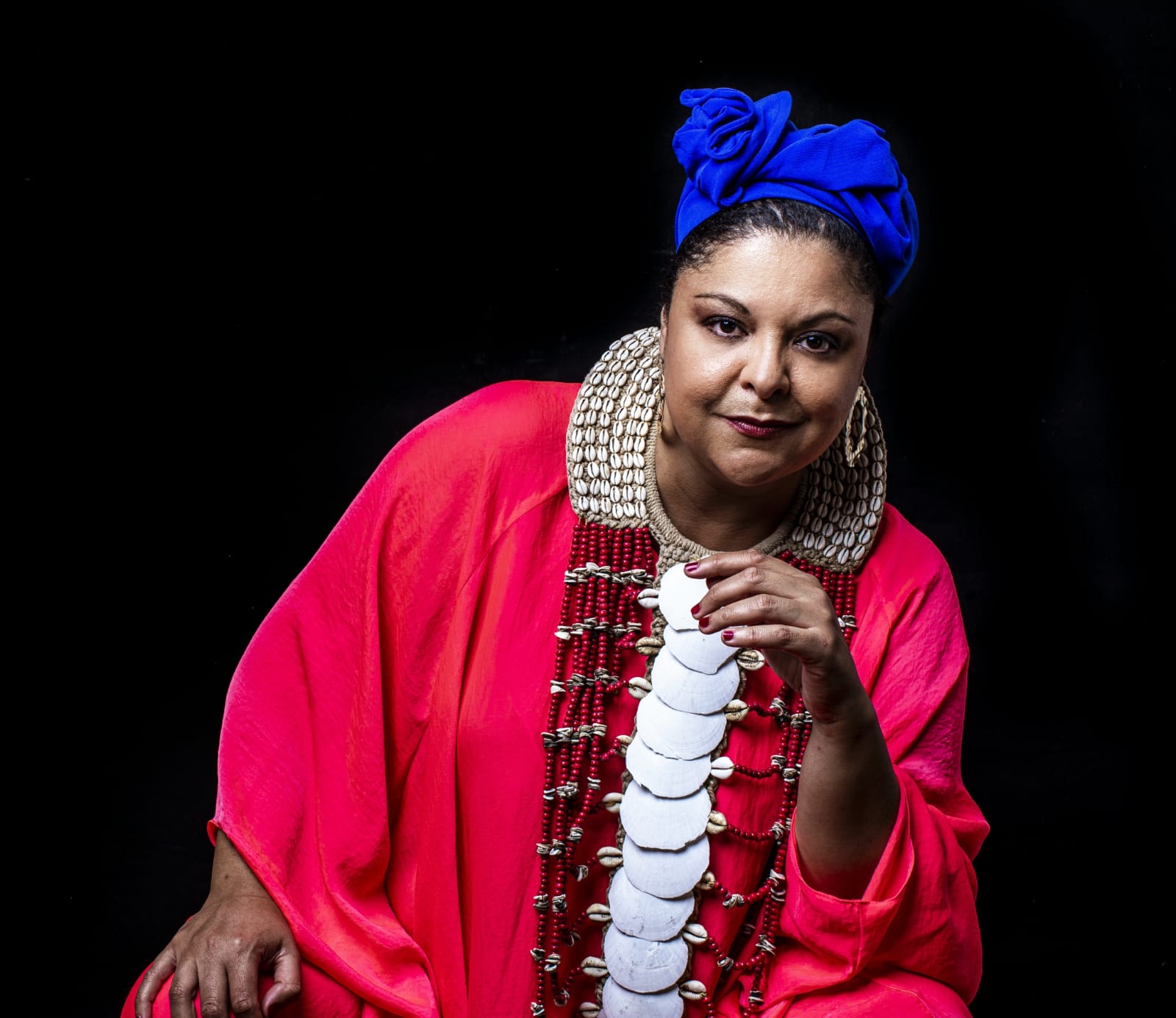 Fabiana Cozza apresenta show “Dos Santos” nesta quinta em Campinas