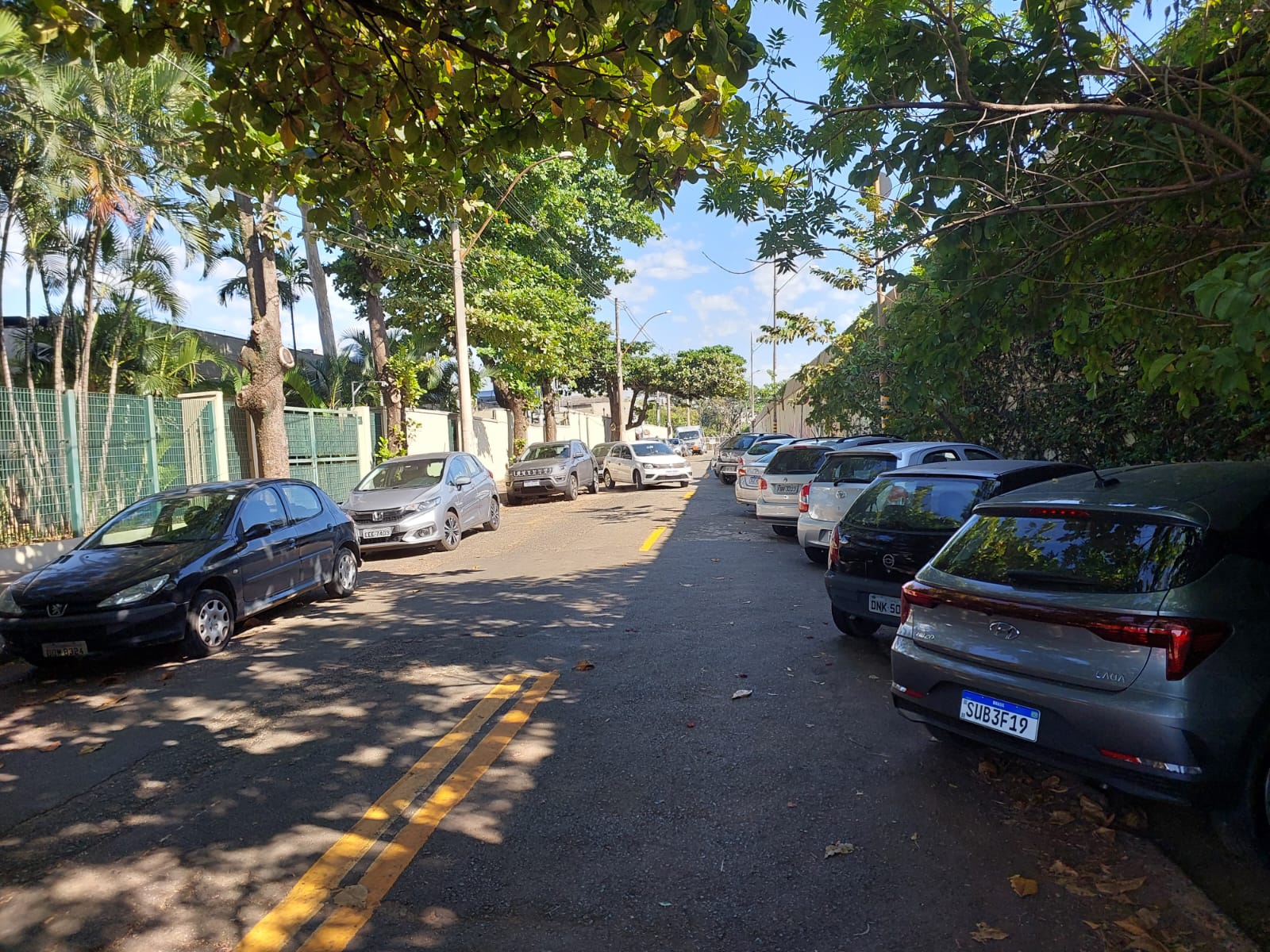 Frequentadores reclamam de falta de vagas pra estacionamento no entorno do Sesc