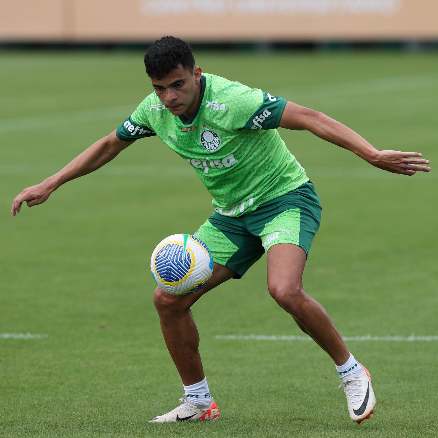 Jogadores do Palmeiras visitam Bruno Rodrigues após cirurgia