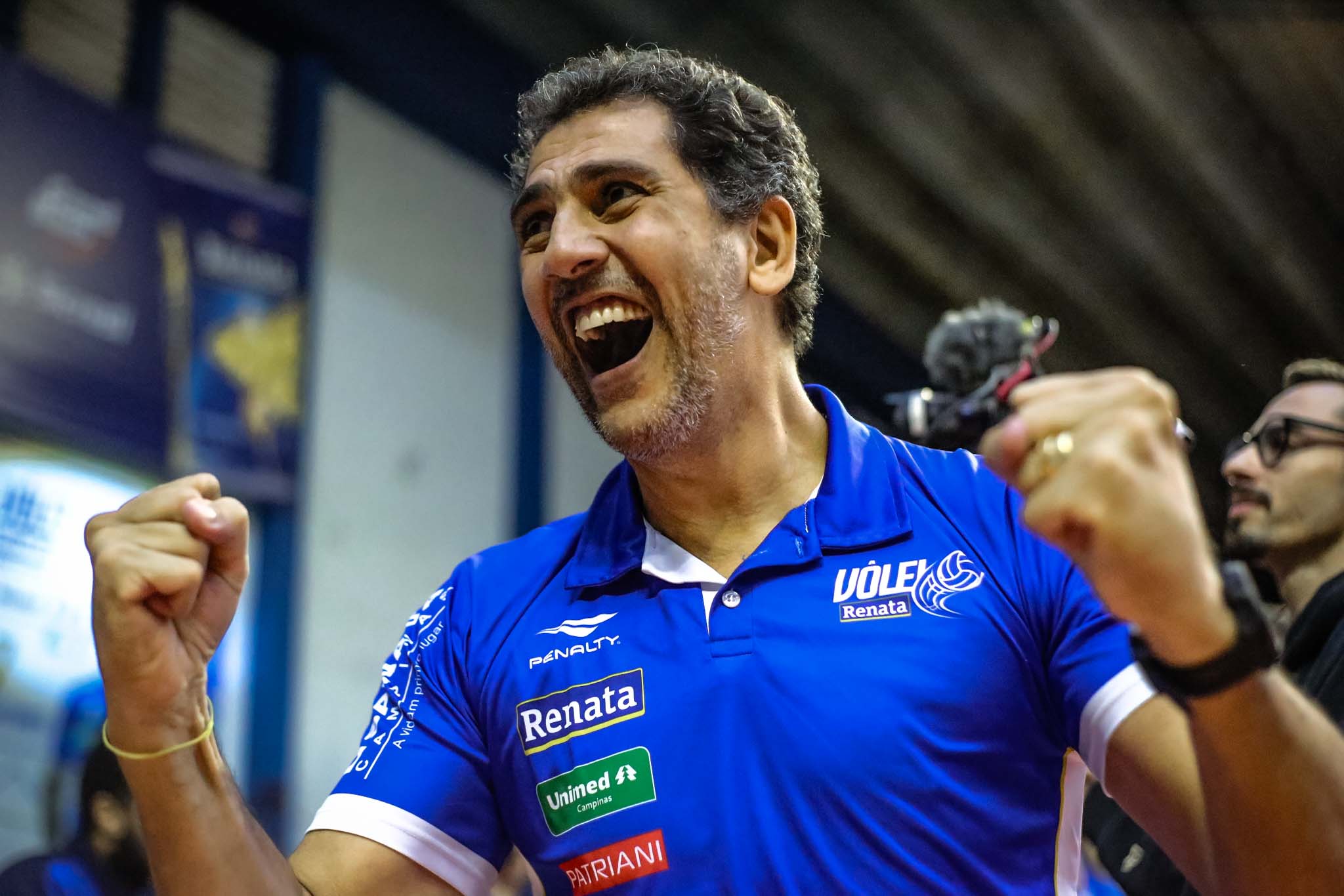 Jogo beneficente reúne craques do passado e presente do vôlei no Ginásio do Taquaral