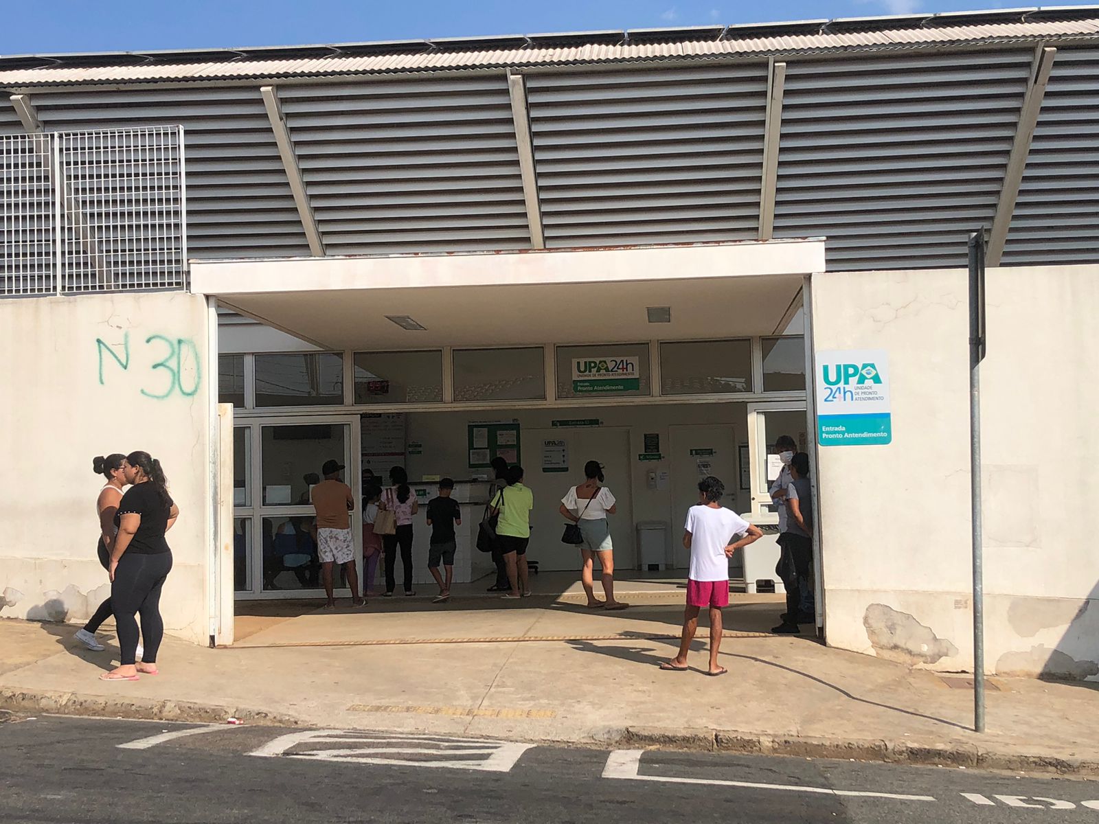 Pacientes da UPA Carlos Lourenço aguardam mais de 5 horas por atendimento