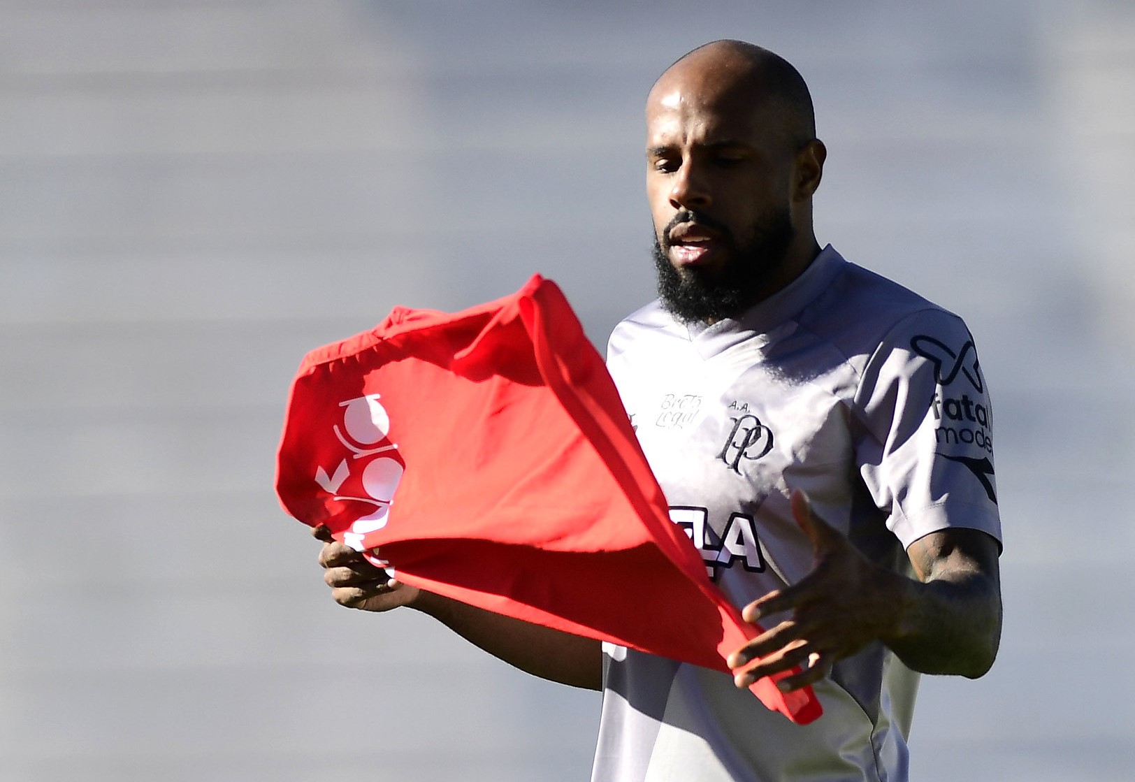 Sérgio Raphael e Buchecha são dúvidas na Ponte Preta para duelo contra o Ituano