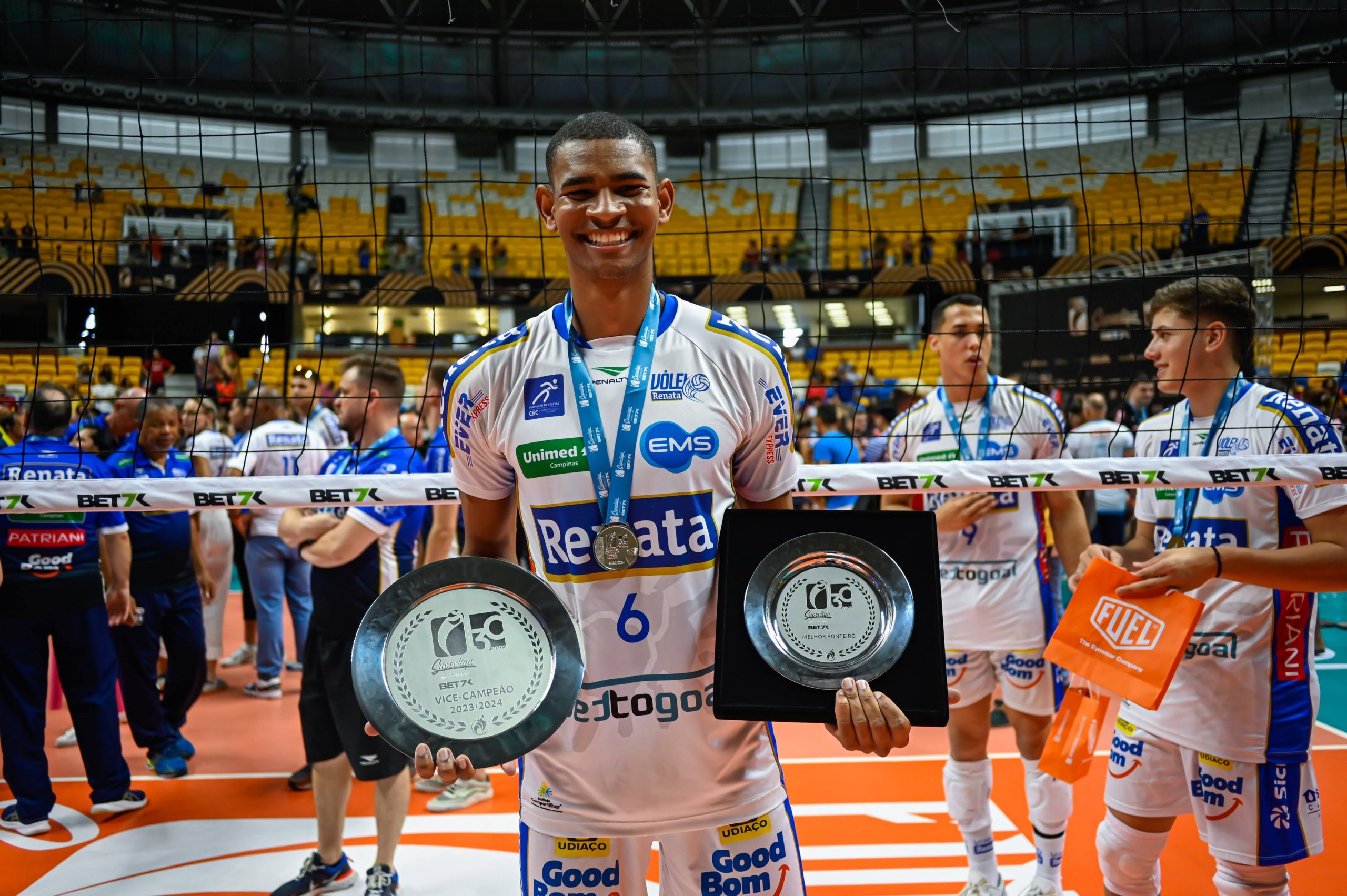 Vôlei Renata confirma renovação de Adriano: ” Sou muito feliz em Campinas”