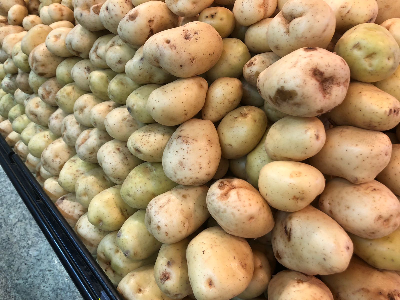 Batata e cebola sofrem reajuste nos preços e consumidores reclamam