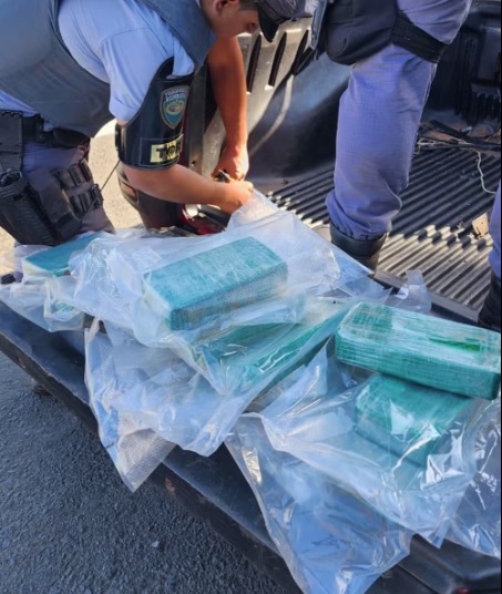 Polícia Rodoviária prende mãe e filho com drogas escondidas dentro de pneu de carro