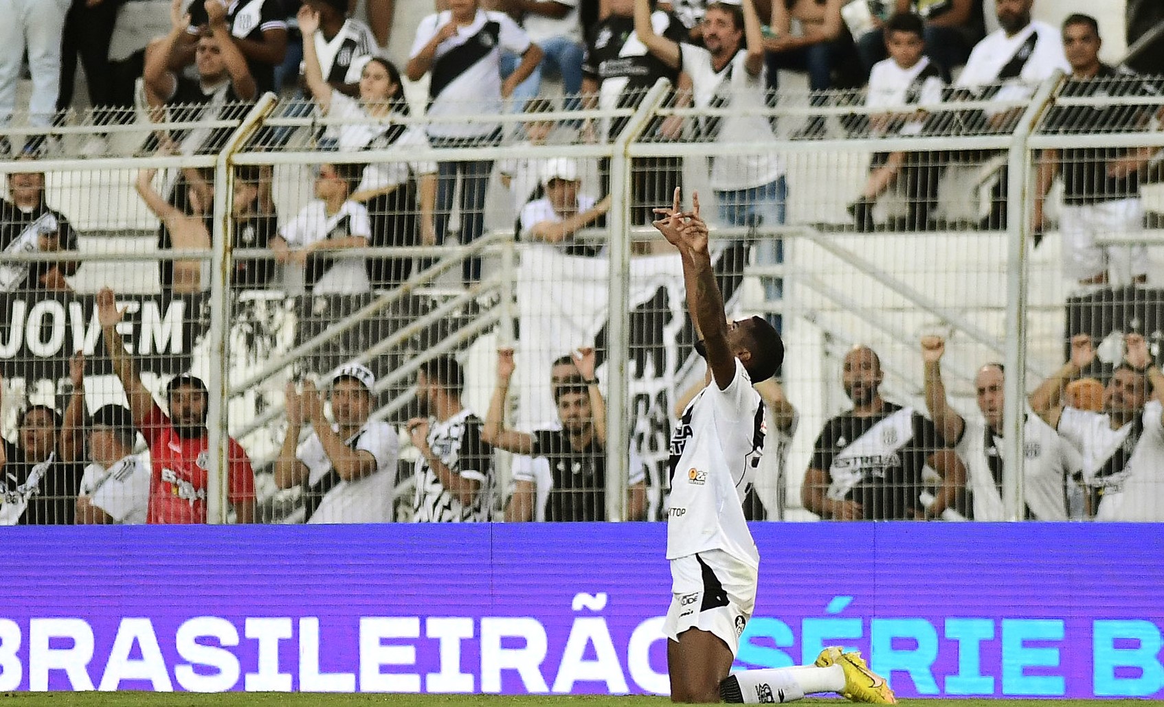 Gabriel Novaes celebra fase artilheira e afirma: “2024 vai ser o meu ano”